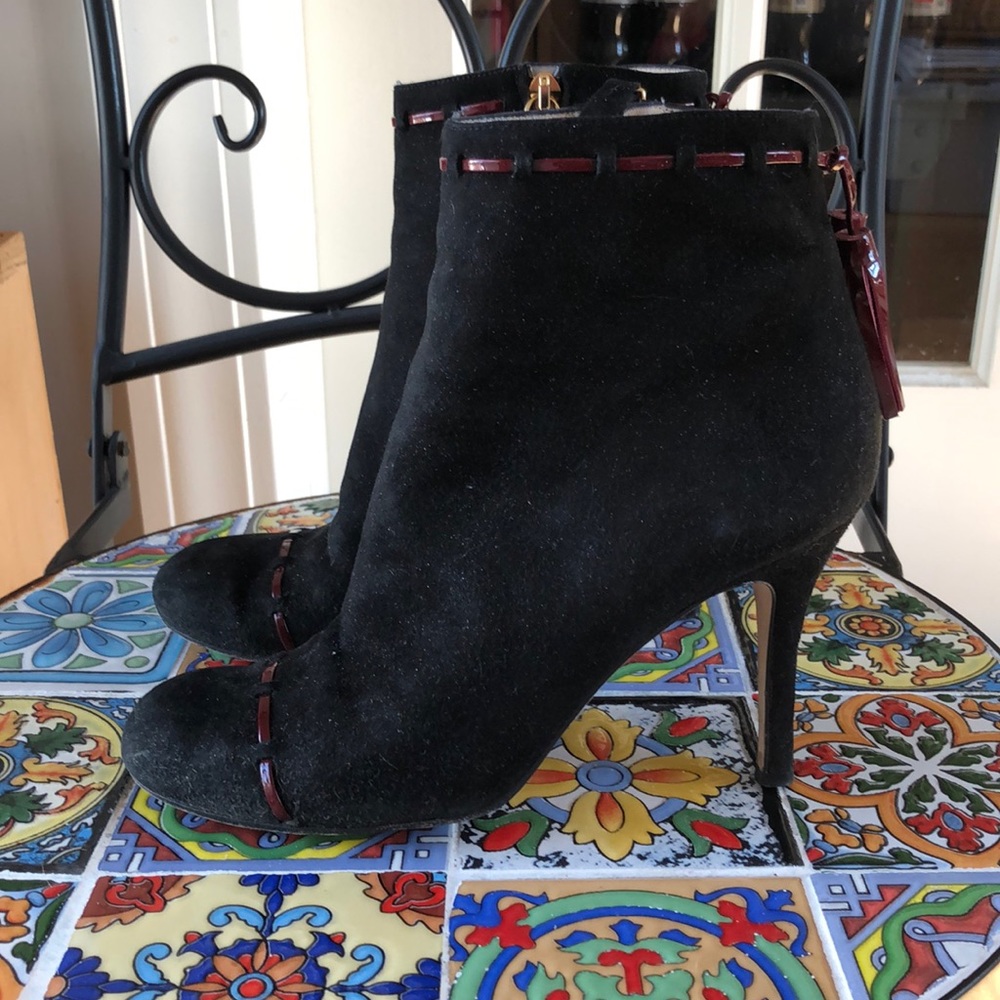 Kate Spade black ankle booties 7, burgundy trim